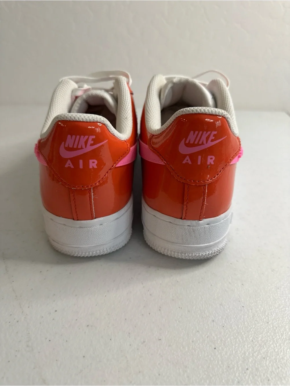 Nike Air Force 1 LV8 - Low-Top Sneakers in Red with Pink Heart Swoosh